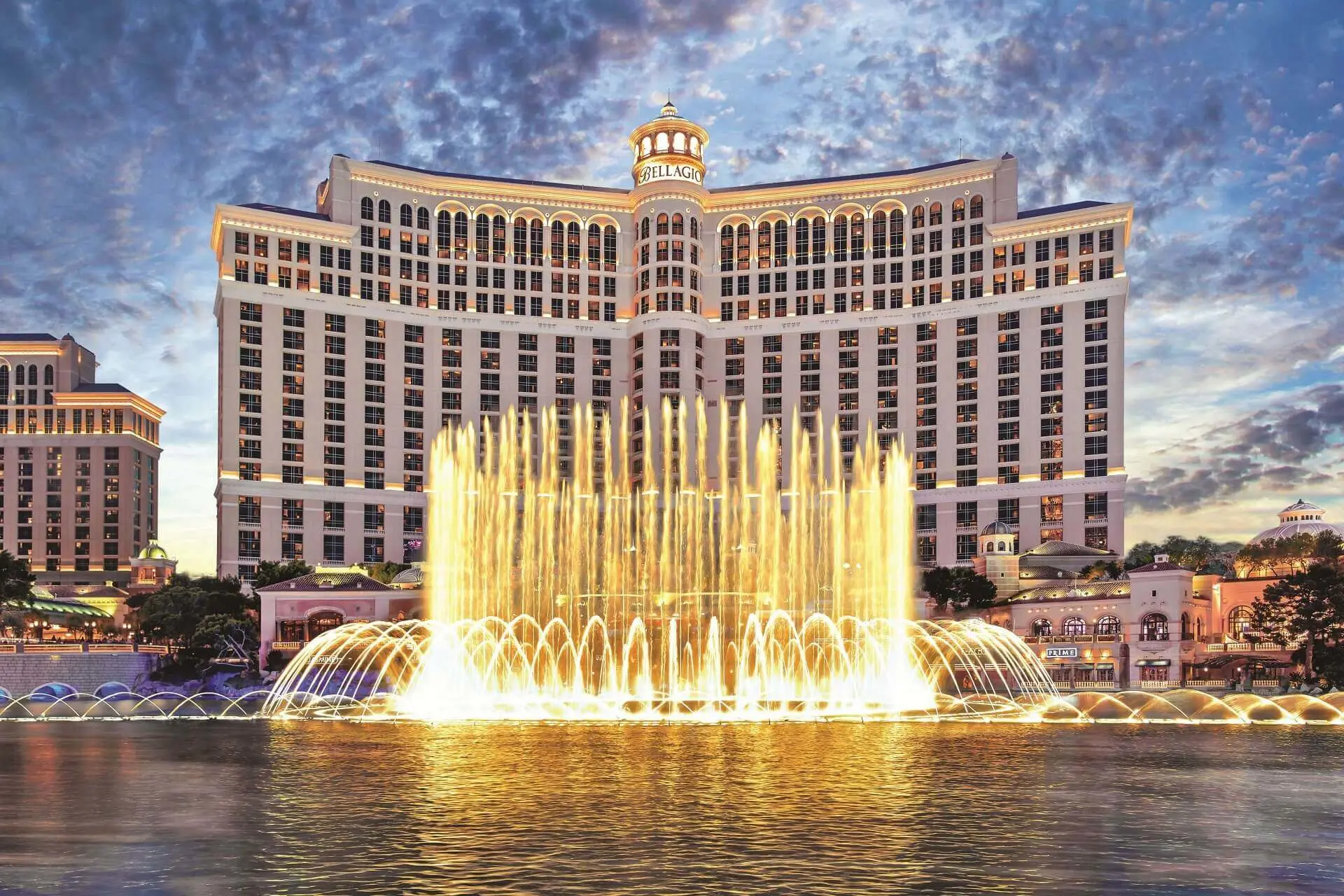 Image of the Bellagio casino and hotel, Las Vegas in front of the famous dancing fountain at dusk